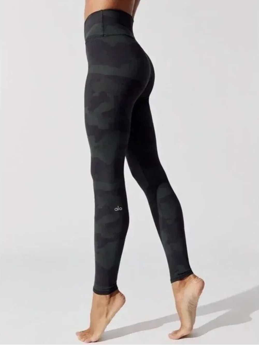 Alo Camo Athletic Leggings in Black & Gray Size XXS Like New